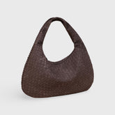 Frieda | Geflochtene Oversized-Schultertasche in Wildleder-Optik – Ansicht 02