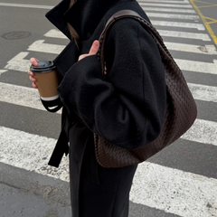 Romy | Geflochtene Oversize-Schultertasche