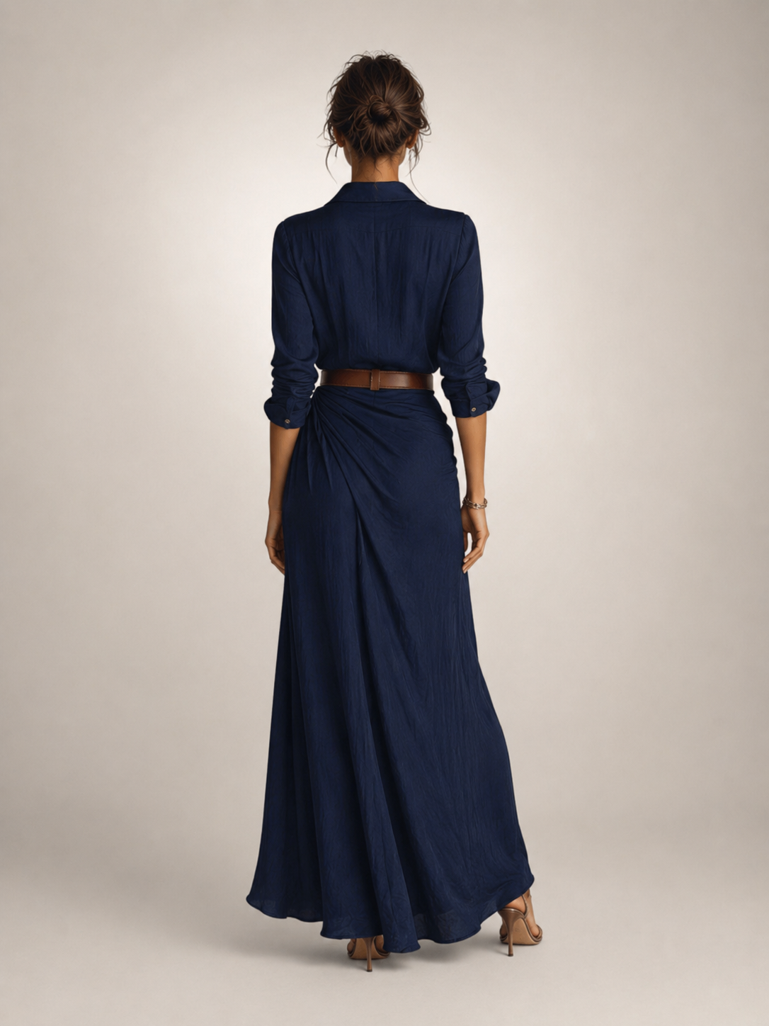 Auguste | Elegantes Maxikleid mit Reverskragen und Gürtel