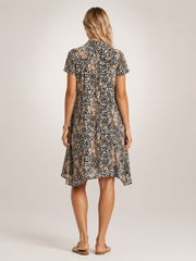 Klara | Geblümtes Mini-Hemdkleid mit V-Ausschnitt