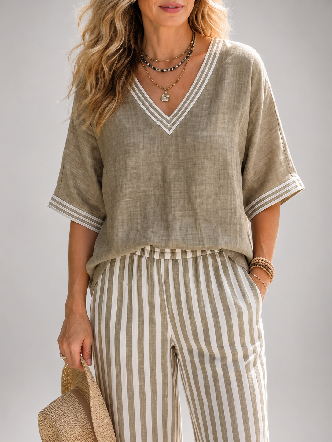 Elara | Two-piece set with contrasting details and V-neck