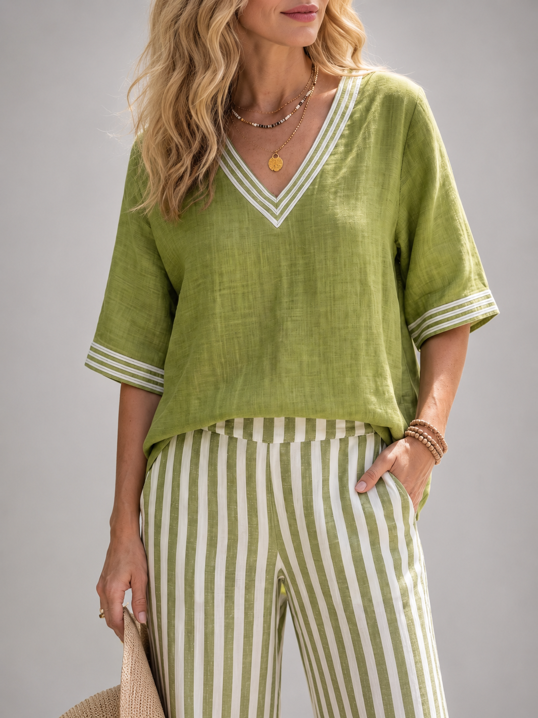 Elara | Two-piece set with contrasting details and V-neck