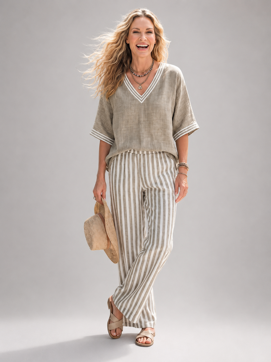 Elara | Two-piece set with contrasting details and V-neck