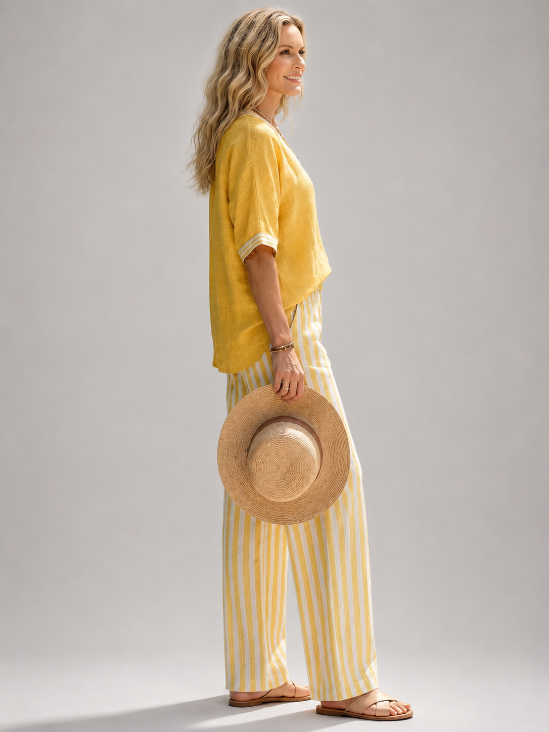 Elara | Two-piece set with contrasting details and V-neck