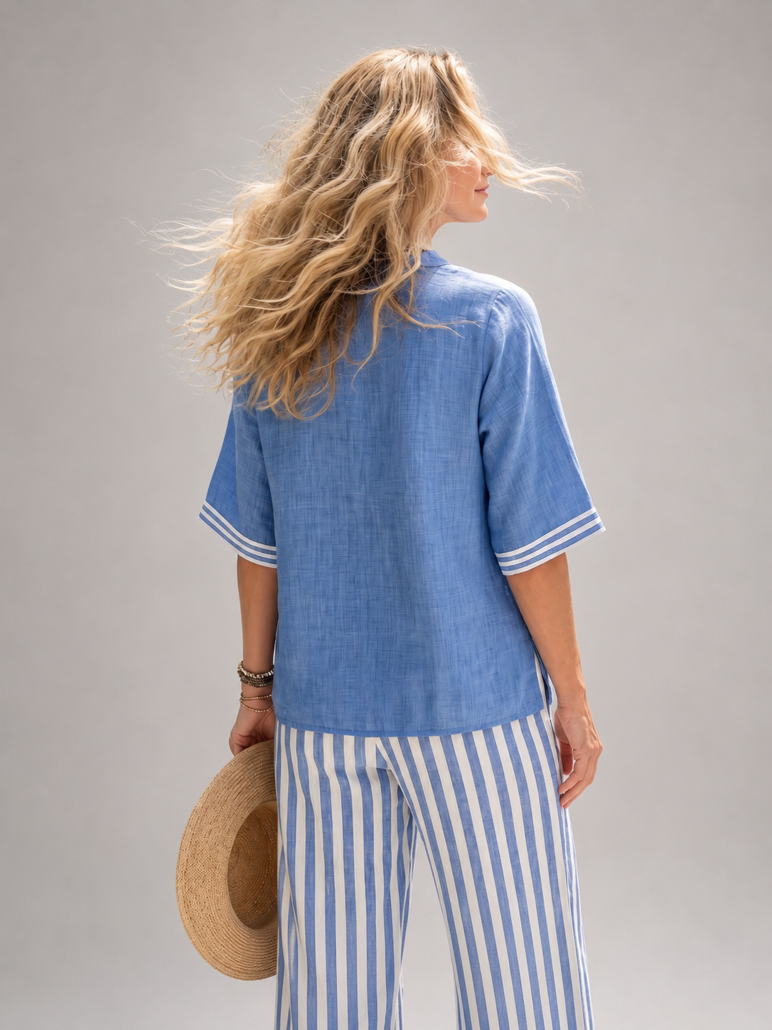 Elara | Two-piece set with contrasting details and V-neck