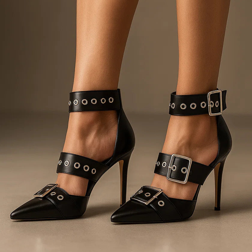Konstanze | Spitze Stiletto-Pumps mit Schnallenriemen – Ansicht 01