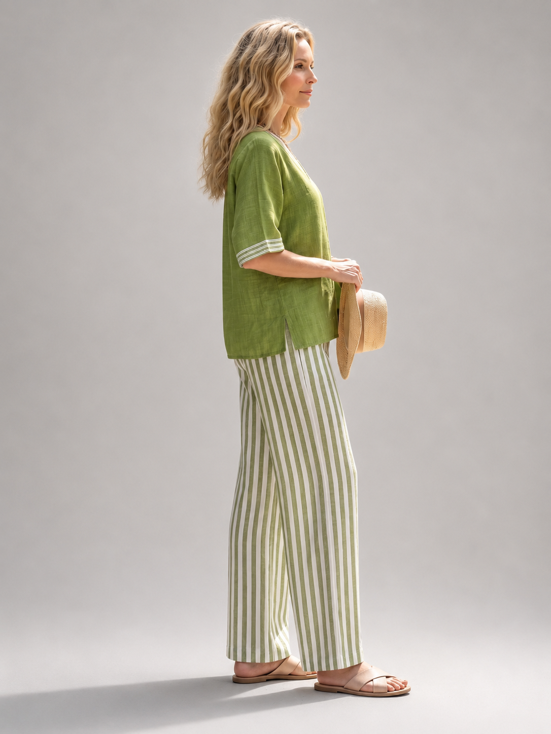 Elara | Two-piece set with contrasting details and V-neck