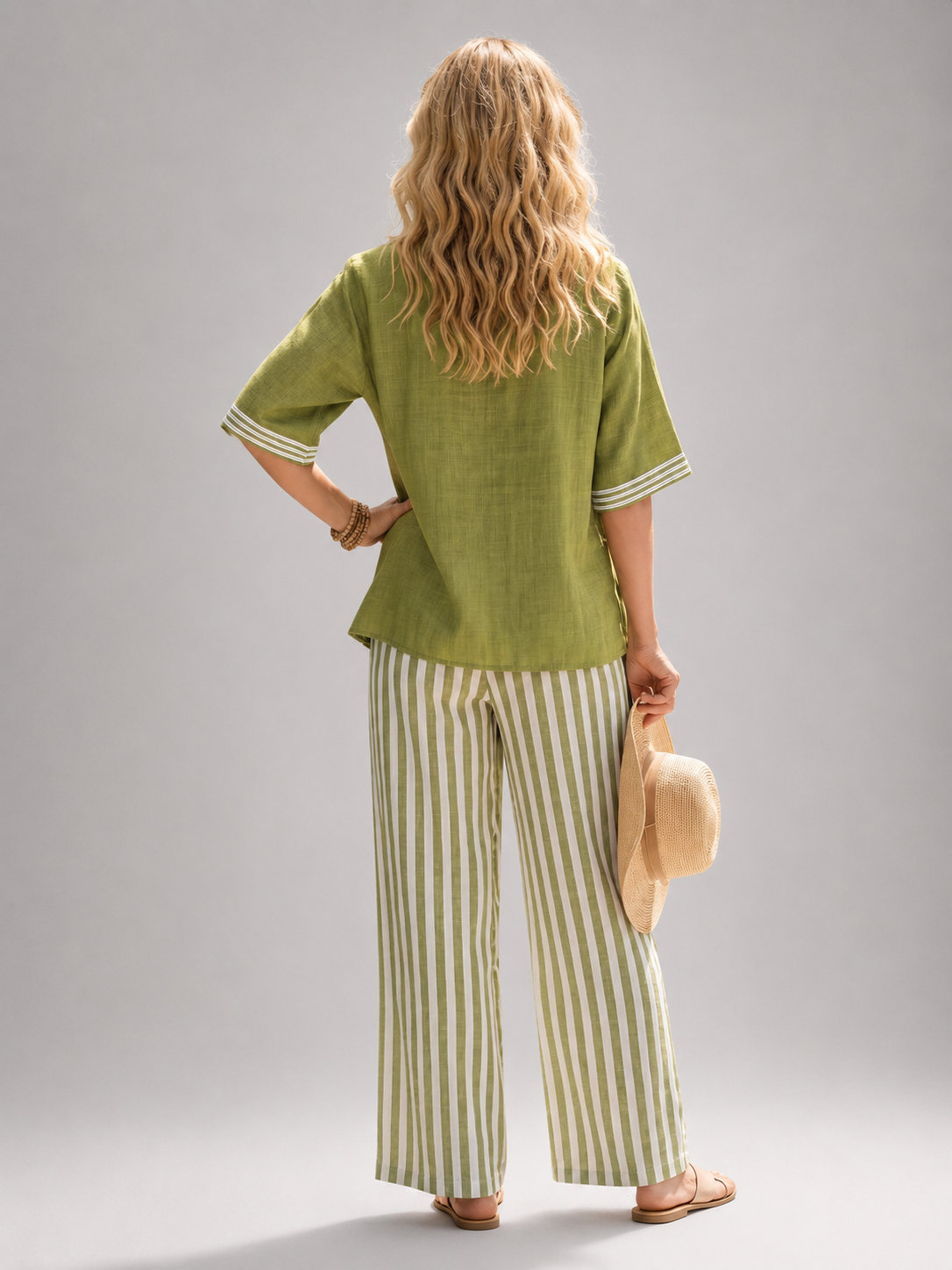 Elara | Two-piece set with contrasting details and V-neck