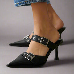 Adelheid | Spitze Pumps mit Schnallenriemen – Ansicht 01