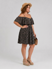 Henrike-Cold-Shoulder-Kleid-mit-Volants-02