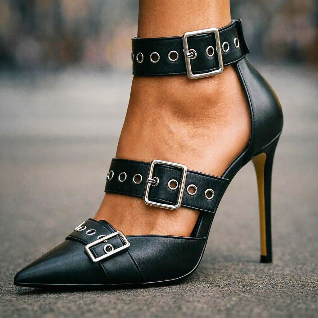 Konstanze | Spitze Stiletto-Pumps mit Schnallenriemen – Ansicht 01