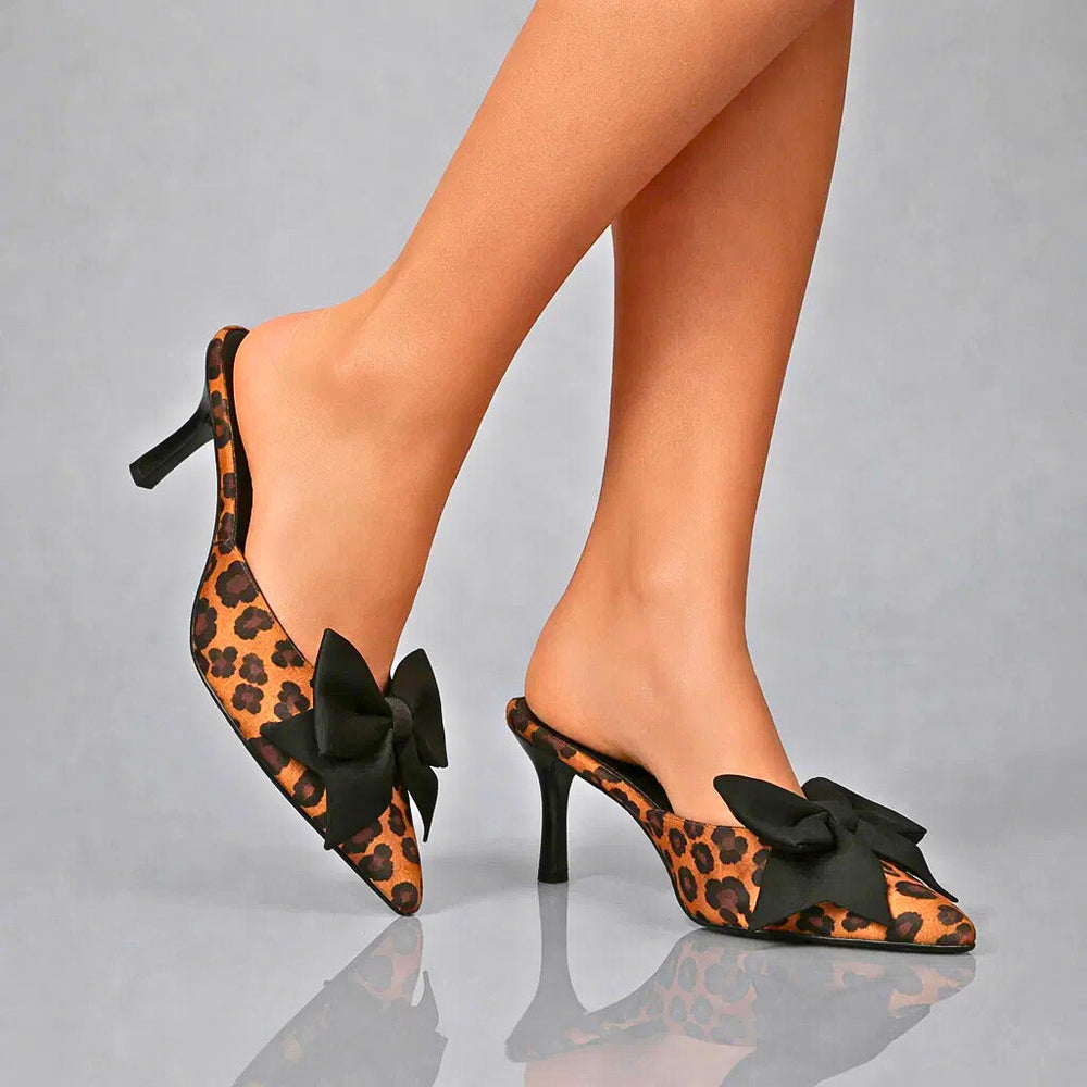 Cordula | Mule-Stiletto mit Leopardmuster & Schleife – Ansicht 01
