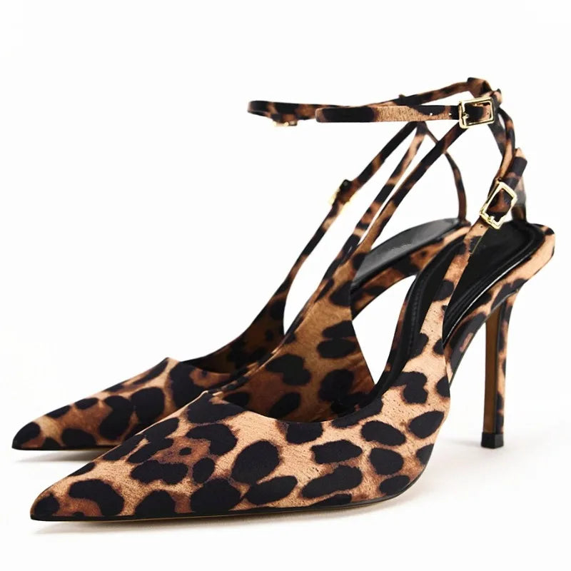 Ernestine | Spitze Stiletto-Pumps mit Knöchelriemen – Ansicht 09