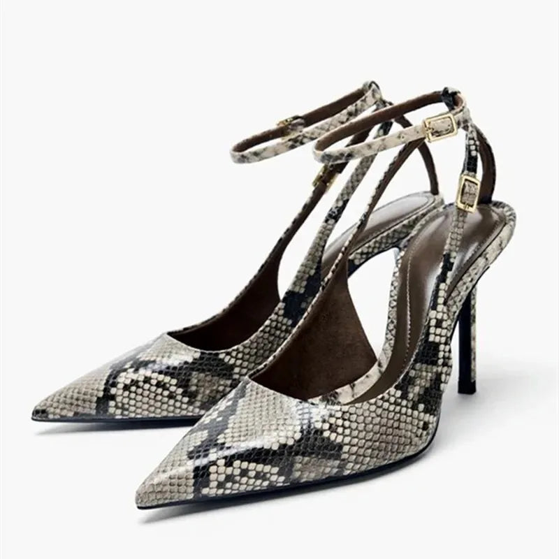 Ernestine | Spitze Stiletto-Pumps mit Knöchelriemen – Ansicht 09