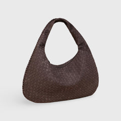 Frieda | Geflochtene Oversized-Schultertasche in Wildleder-Optik – Ansicht 02