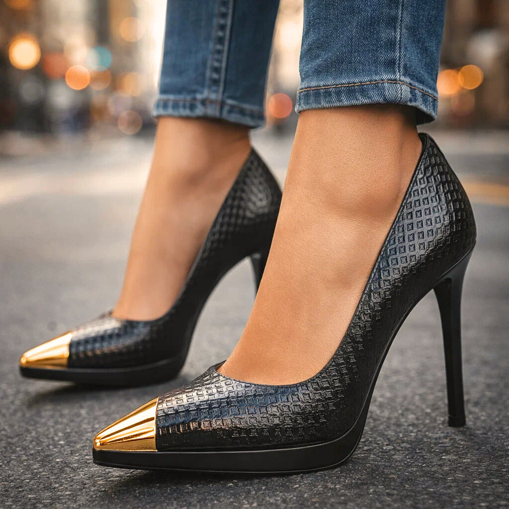 Hildegard | Spitze Stiletto-Pumps mit Goldmetallspitze – Ansicht 02