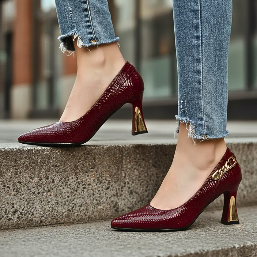 Wilhelmine | Stiletto-Pumps mit Schlangenoptik & Golddetail – Ansicht 01