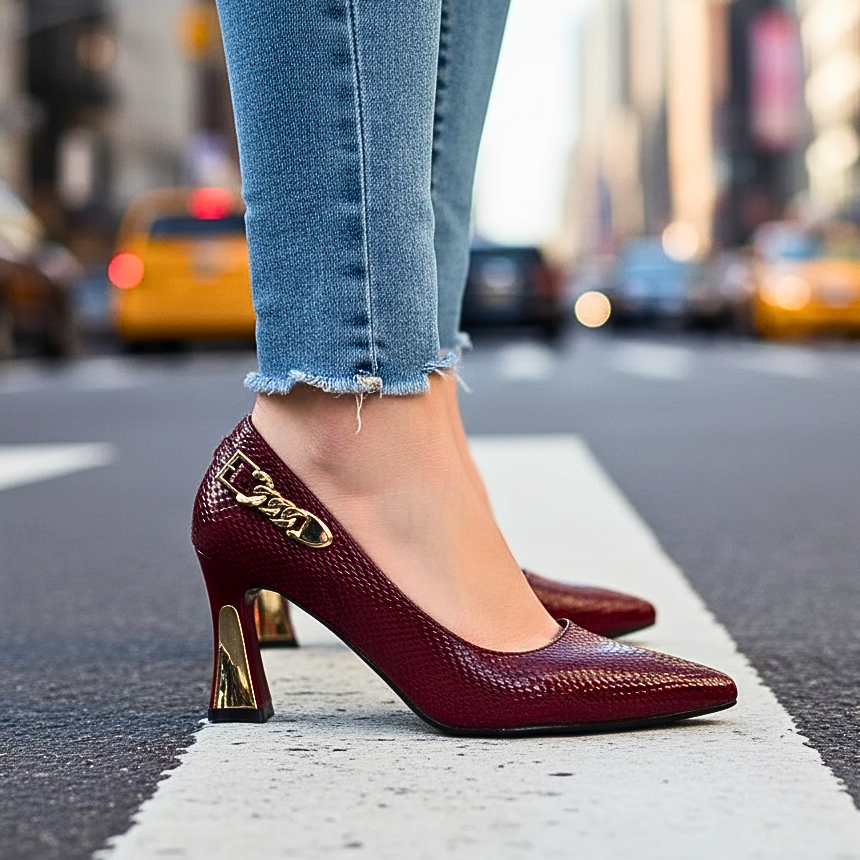Wilhelmine | Stiletto-Pumps mit Schlangenoptik & Golddetail – Ansicht 01