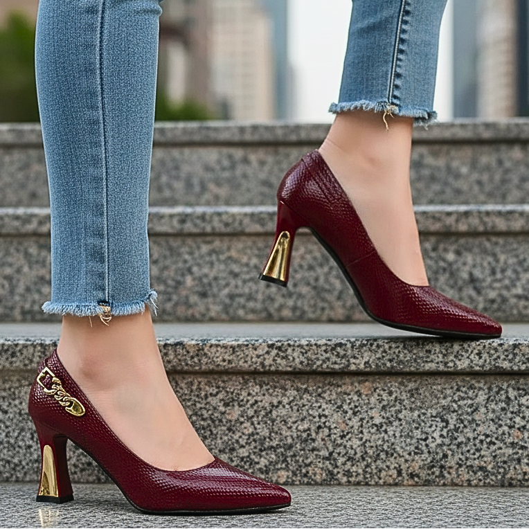 Wilhelmine | Stiletto-Pumps mit Schlangenoptik & Golddetail – Ansicht 01