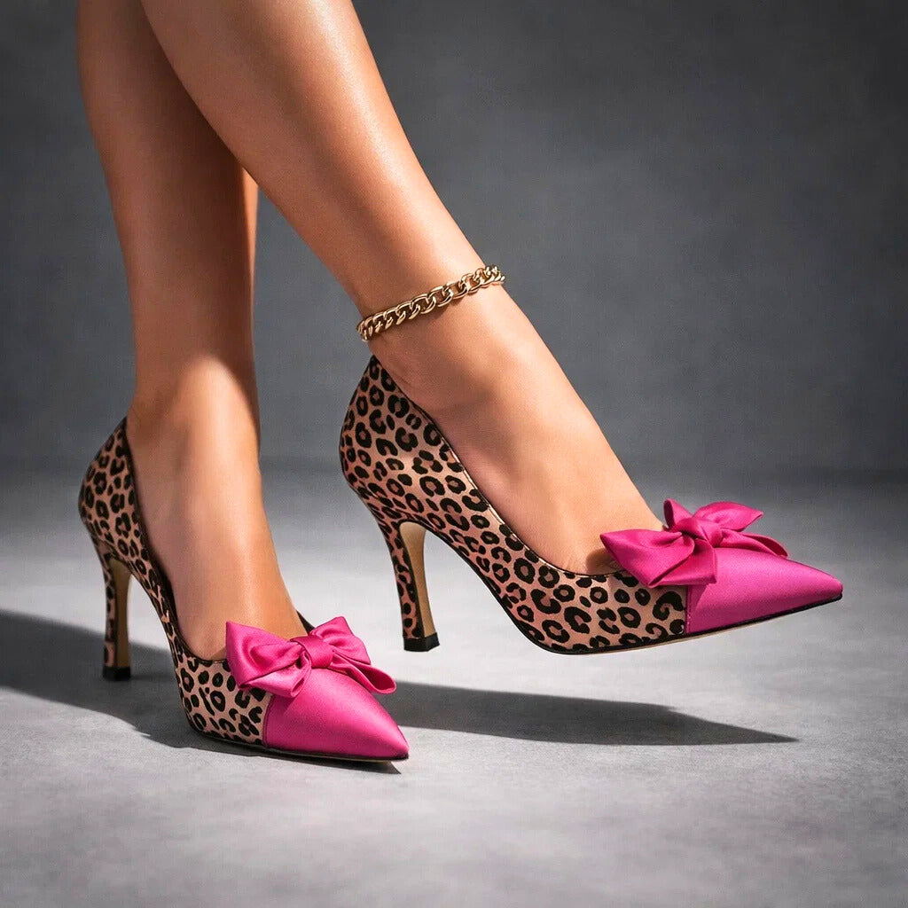 Wiltrud | Stiletto-Pumps mit Leopardmuster und Schleife – Ansicht 01