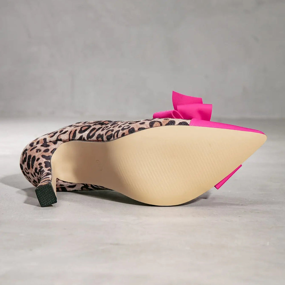 Wiltrud | Stiletto-Pumps mit Leopardmuster und Schleife – Ansicht 01